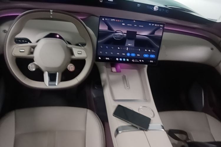 Used Xiaomi Auto YU7 2025 Ultra-Long Range High-Performance All-Wheel-Drive Max Edition Center Console