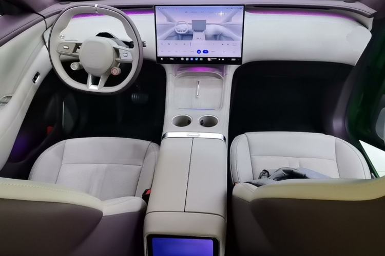 Used Xiaomi Auto YU7 2025 Ultra-Long Range High-Performance All-Wheel-Drive Max Edition Center Console