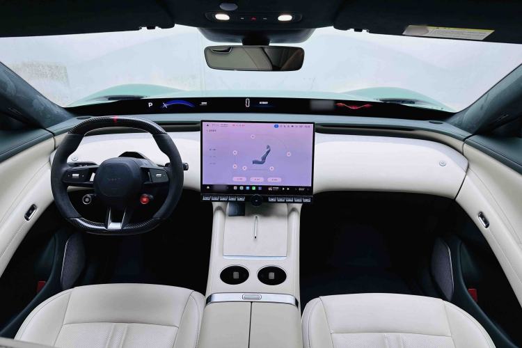 Used Xiaomi Auto YU7 2025 Ultra-Long Range High-Performance All-Wheel-Drive Max Edition Center Console