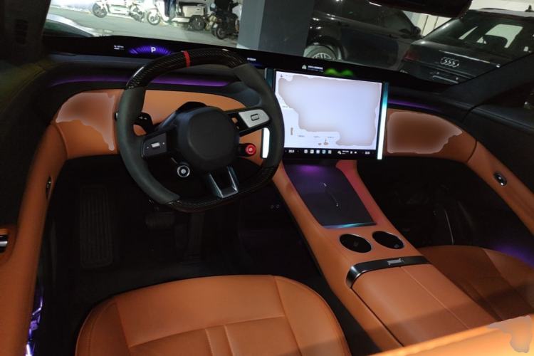 Used Xiaomi Auto YU7 2025 Ultra-Long Range High-Performance All-Wheel-Drive Max Edition Center Console