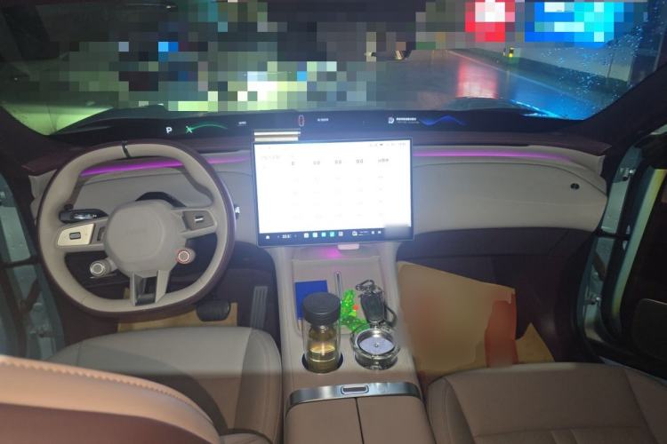 Used Xiaomi Auto YU7 2025 Ultra-Long Range All-Wheel Drive Pro Version Center Console