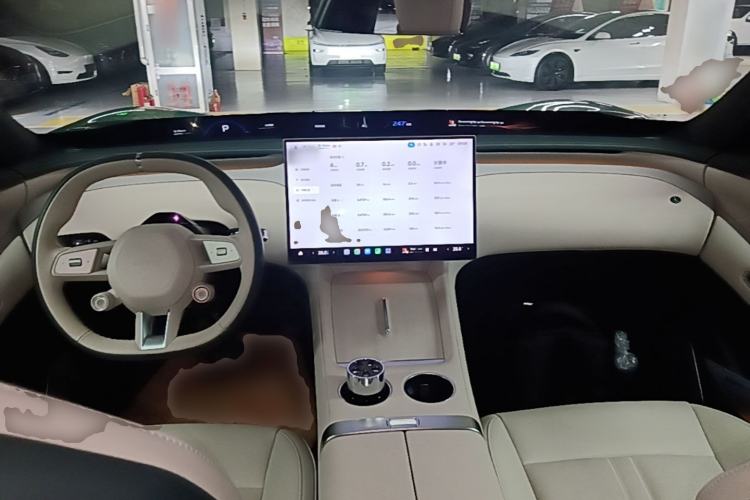 Used Xiaomi Auto YU7 2025 Ultra-Long Range Rear-Wheel Drive Version Center Console