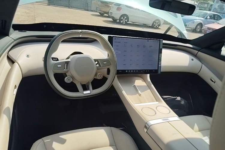 Used Xiaomi Auto YU7 2025 Ultra-Long Range Rear-Wheel Drive Version Center Console
