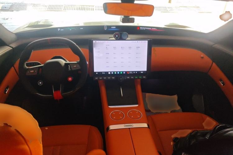 Used Xiaomi Auto YU7 2025 Ultra-Long Range High-Performance All-Wheel-Drive Max Edition Center Console