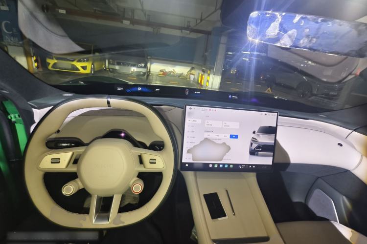 Used Xiaomi Auto YU7 2025 Ultra-Long Range Rear-Wheel Drive Version Center Console