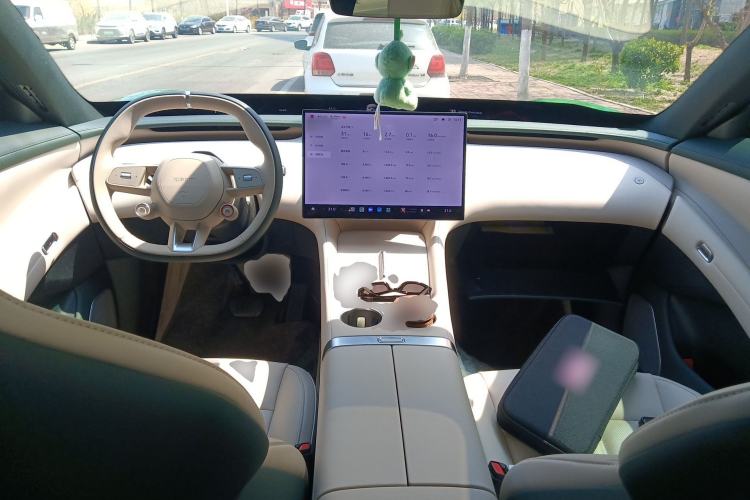 Used Xiaomi Auto YU7 2025 Ultra-Long Range Rear-Wheel Drive Version Center Console