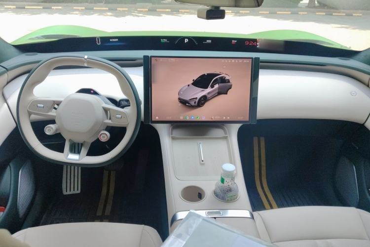 Used Xiaomi Auto YU7 2025 Ultra-Long Range High-Performance All-Wheel-Drive Max Edition Center Console