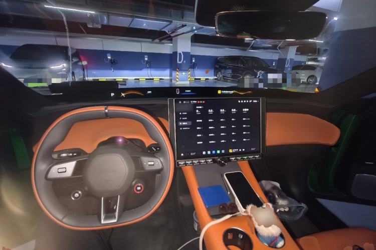 Used Xiaomi Auto YU7 2025 Ultra-Long Range High-Performance All-Wheel-Drive Max Edition Center Console