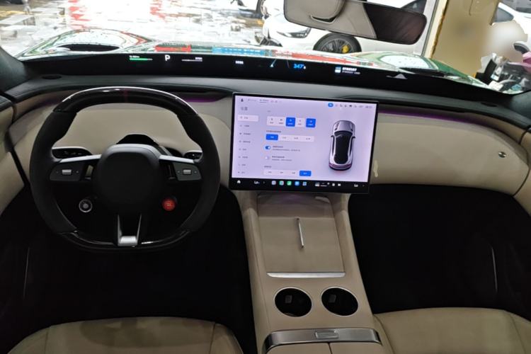 Used Xiaomi Auto YU7 2025 Ultra-Long Range High-Performance All-Wheel-Drive Max Edition Center Console