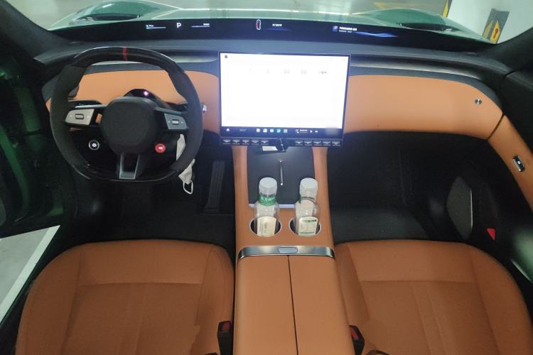 Used Xiaomi Auto YU7 2025 Ultra-Long Range High-Performance All-Wheel-Drive Max Edition Center Console
