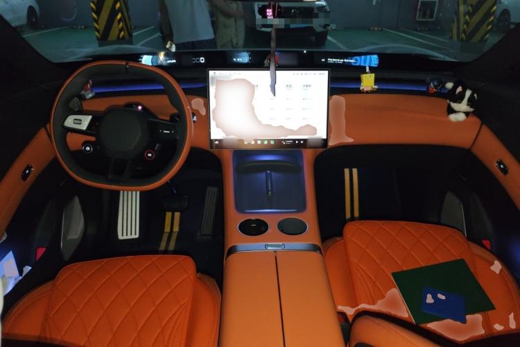Used Xiaomi Auto YU7 2025 Ultra-Long Range High-Performance All-Wheel-Drive Max Edition Center Console