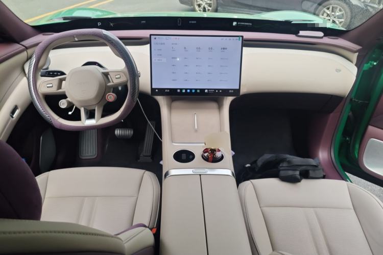 Used Xiaomi Auto YU7 2025 Ultra-Long Range Rear-Wheel Drive Version Center Console