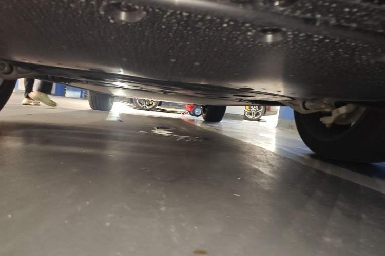 Used Xiaomi Auto YU7 2025 Ultra-Long Range High-Performance All-Wheel-Drive Max Edition Chassis Front