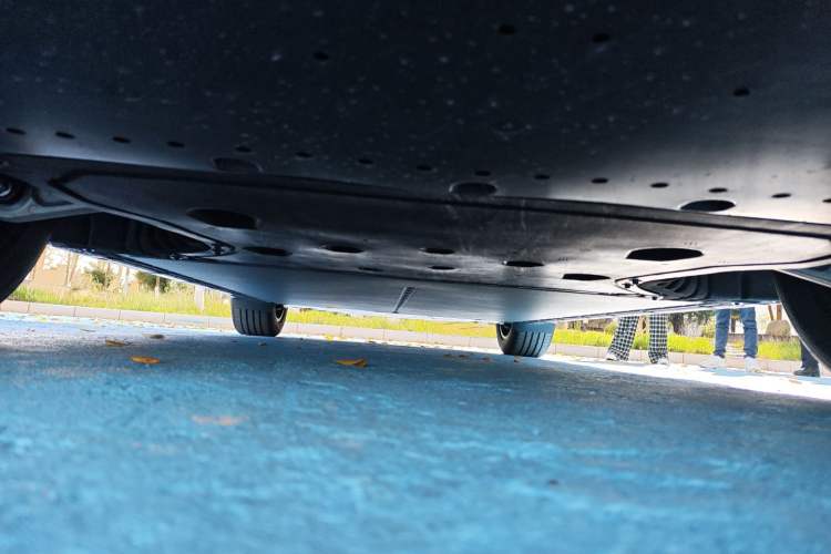 Used Xiaomi Auto YU7 2025 Ultra-Long Range Rear-Wheel Drive Version Chassis Front