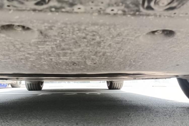 Used Xiaomi Auto YU7 2025 Ultra-Long Range High-Performance All-Wheel-Drive Max Edition Chassis Front
