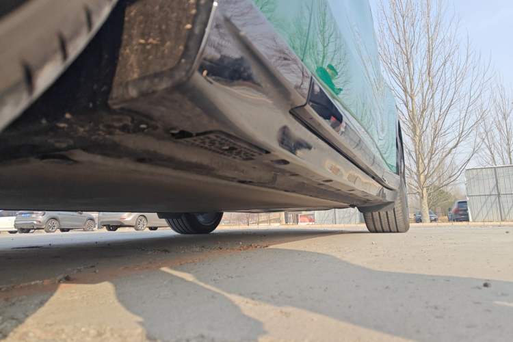 Used Xiaomi Auto YU7 2025 Ultra-Long Range High-Performance All-Wheel-Drive Max Edition Chassis Front Left