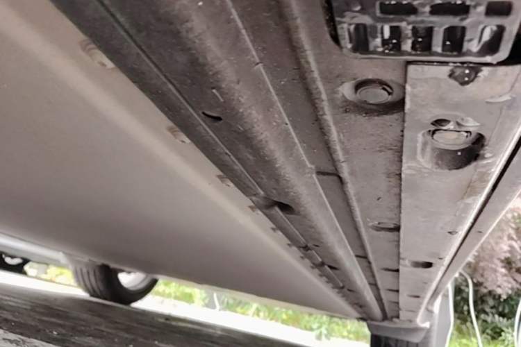 Used Xiaomi Auto YU7 2025 Ultra-Long Range High-Performance All-Wheel-Drive Max Edition Chassis Front Left
