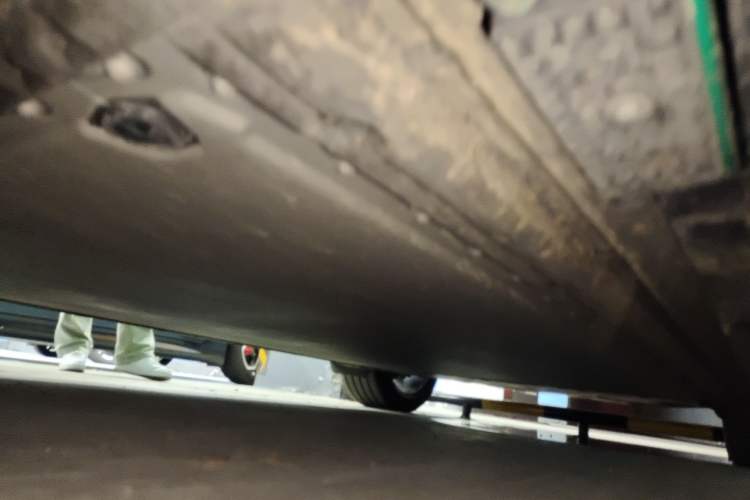 Used Xiaomi Auto YU7 2025 Ultra-Long Range High-Performance All-Wheel-Drive Max Edition Chassis Front Left