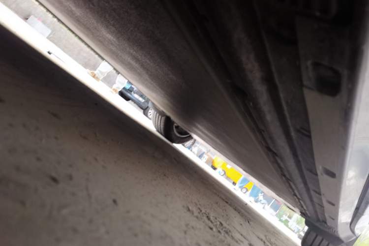 Used Xiaomi Auto YU7 2025 Ultra-Long Range High-Performance All-Wheel-Drive Max Edition Chassis Front Left