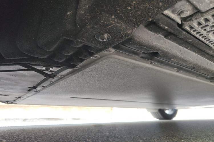 Used Xiaomi Auto YU7 2025 Ultra-Long Range Rear-Wheel Drive Version Chassis Front Left