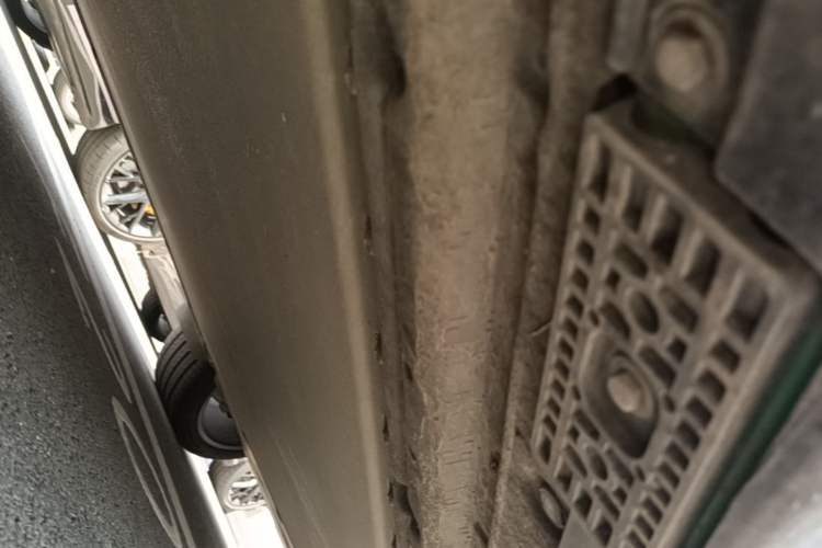 Used Xiaomi Auto YU7 2025 Ultra-Long Range High-Performance All-Wheel-Drive Max Edition Chassis Front Left