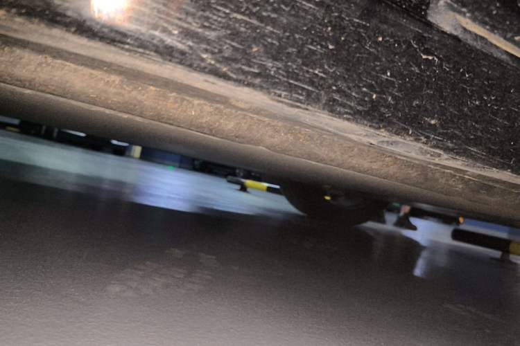 Used Xiaomi Auto YU7 2025 Ultra-Long Range High-Performance All-Wheel-Drive Max Edition Chassis Front Left