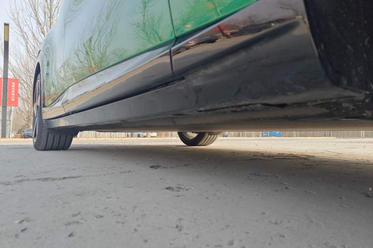 Used Xiaomi Auto YU7 2025 Ultra-Long Range High-Performance All-Wheel-Drive Max Edition Chassis Front Right