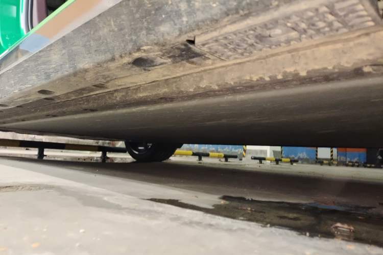 Used Xiaomi Auto YU7 2025 Ultra-Long Range High-Performance All-Wheel-Drive Max Edition Chassis Front Right