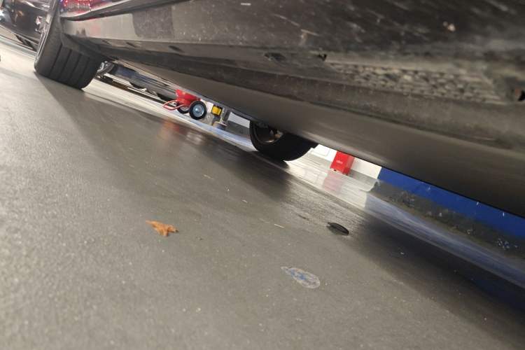 Used Xiaomi Auto YU7 2025 Ultra-Long Range High-Performance All-Wheel-Drive Max Edition Chassis Front Right