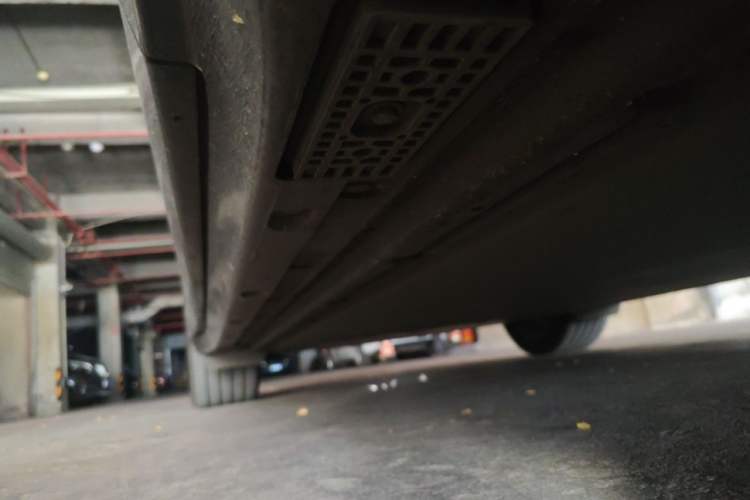 Used Xiaomi Auto YU7 2025 Ultra-Long Range High-Performance All-Wheel-Drive Max Edition Chassis Front Right