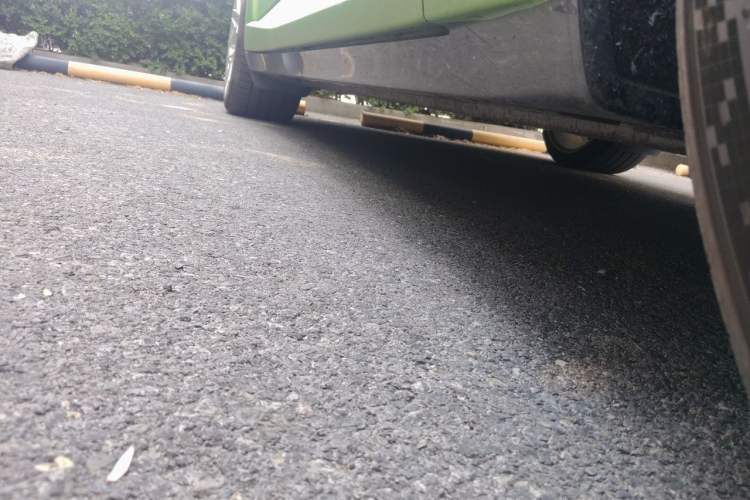 Used Xiaomi Auto YU7 2025 Ultra-Long Range High-Performance All-Wheel-Drive Max Edition Chassis Front Right