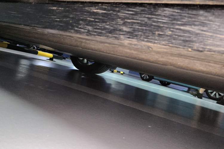 Used Xiaomi Auto YU7 2025 Ultra-Long Range High-Performance All-Wheel-Drive Max Edition Chassis Front Right