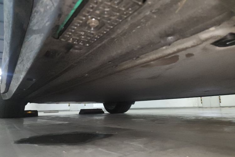 Used Xiaomi Auto YU7 2025 Ultra-Long Range High-Performance All-Wheel-Drive Max Edition Chassis Front Right