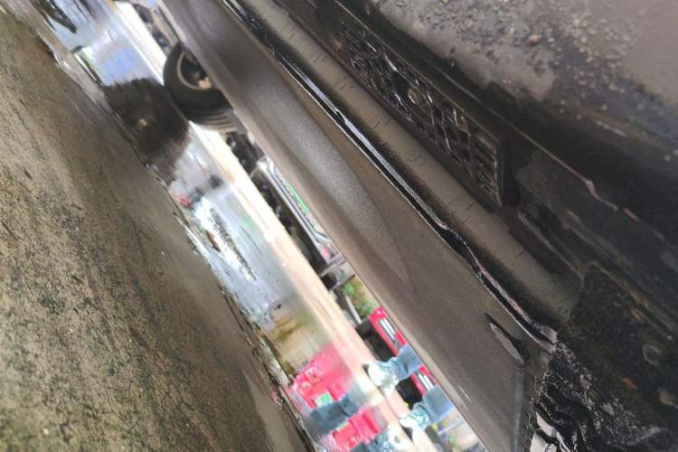 Used Xiaomi Auto YU7 2025 Ultra-Long Range High-Performance All-Wheel-Drive Max Edition Chassis Front Right