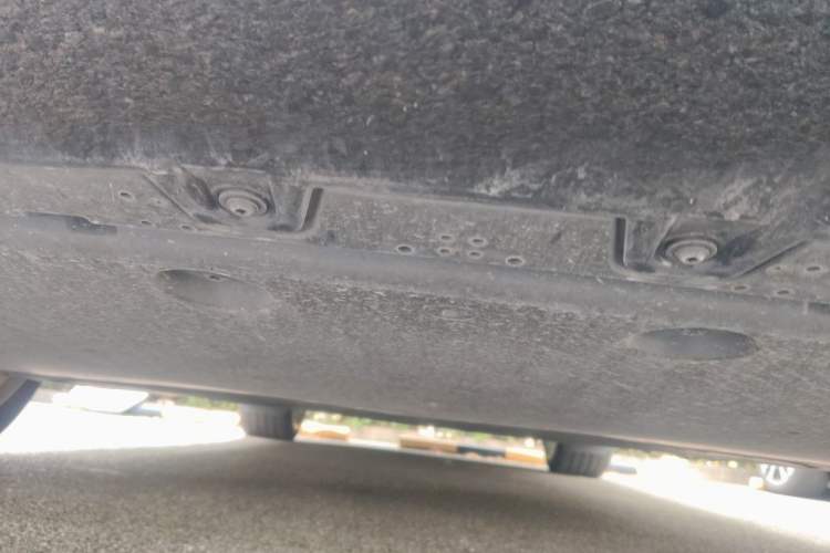 Used Xiaomi Auto YU7 2025 Ultra-Long Range High-Performance All-Wheel-Drive Max Edition Chassis Front
