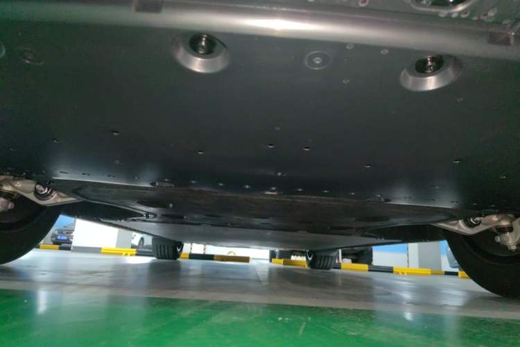 Used Xiaomi Auto YU7 2025 Ultra-Long Range Rear-Wheel Drive Version Chassis Front
