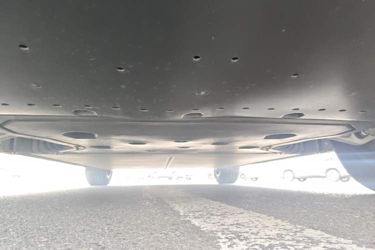 Used Xiaomi Auto YU7 2025 Ultra-Long Range Rear-Wheel Drive Version Chassis Front