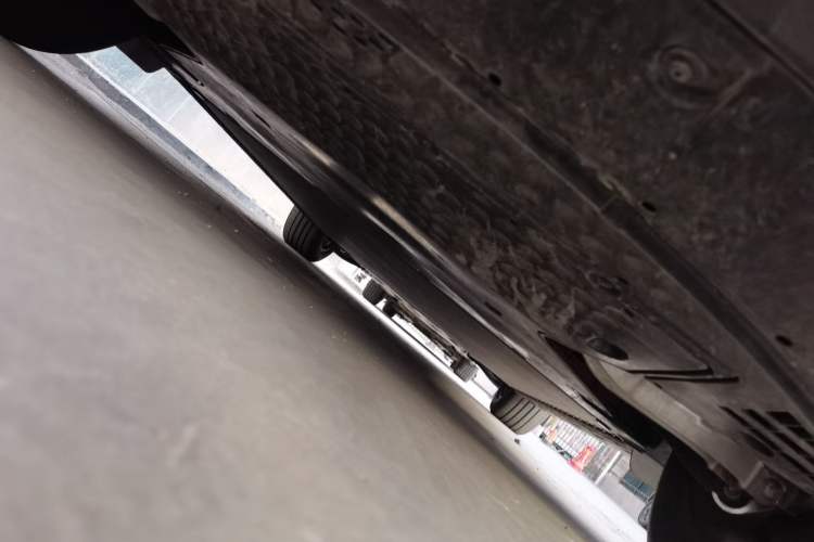 Used Xiaomi Auto YU7 2025 Ultra-Long Range High-Performance All-Wheel-Drive Max Edition Chassis Rear