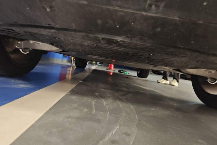 Used Xiaomi Auto YU7 2025 Ultra-Long Range High-Performance All-Wheel-Drive Max Edition Chassis Rear