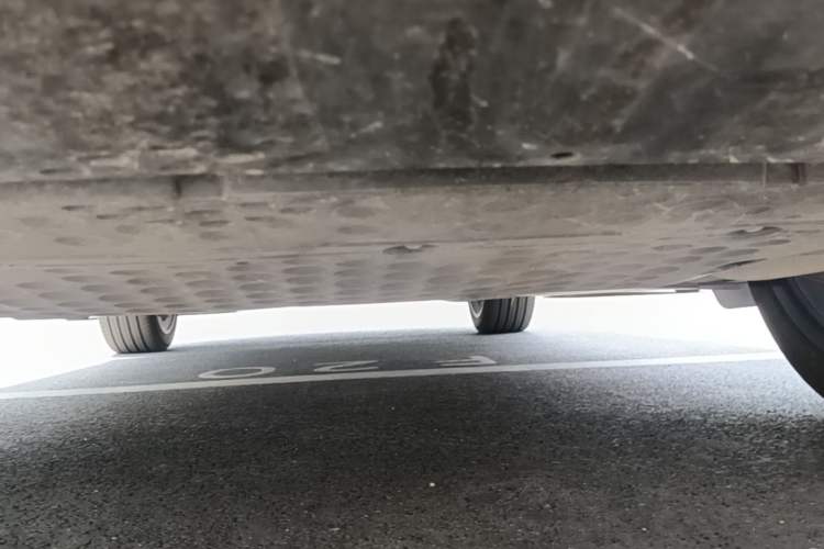 Used Xiaomi Auto YU7 2025 Ultra-Long Range High-Performance All-Wheel-Drive Max Edition Chassis Rear