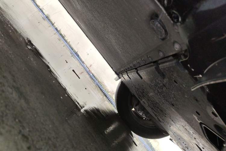 Used Xiaomi Auto YU7 2025 Ultra-Long Range High-Performance All-Wheel-Drive Max Edition Chassis Rear Left