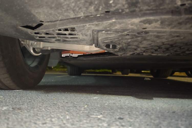 Used Xiaomi Auto YU7 2025 Ultra-Long Range High-Performance All-Wheel-Drive Max Edition Chassis Rear Left