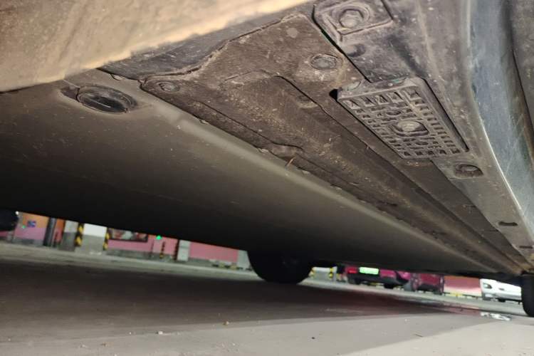 Used Xiaomi Auto YU7 2025 Ultra-Long Range High-Performance All-Wheel-Drive Max Edition Chassis Rear Right