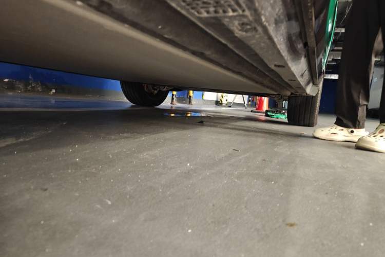 Used Xiaomi Auto YU7 2025 Ultra-Long Range High-Performance All-Wheel-Drive Max Edition Chassis Rear Right