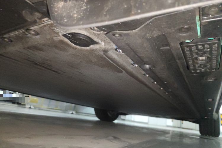 Used Xiaomi Auto YU7 2025 Ultra-Long Range High-Performance All-Wheel-Drive Max Edition Chassis Rear Right
