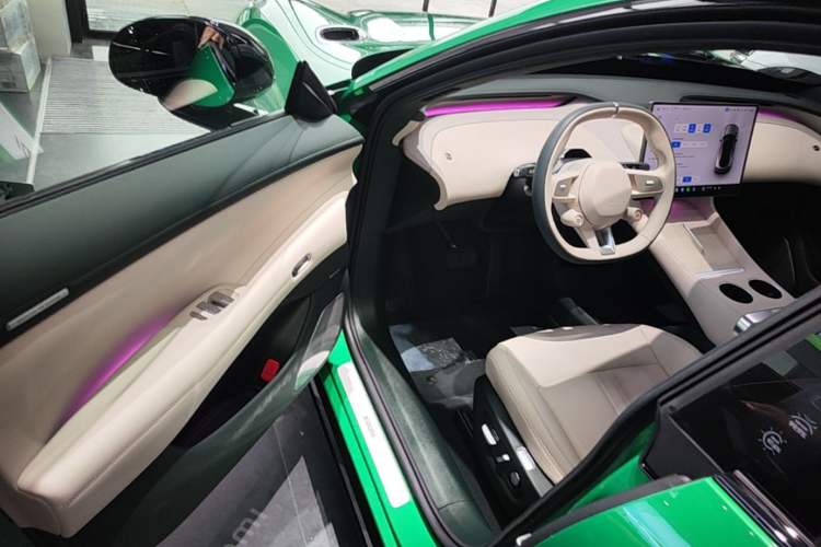 Used Xiaomi Auto YU7 2025 Ultra-Long Range High-Performance All-Wheel-Drive Max Edition Driver Seat