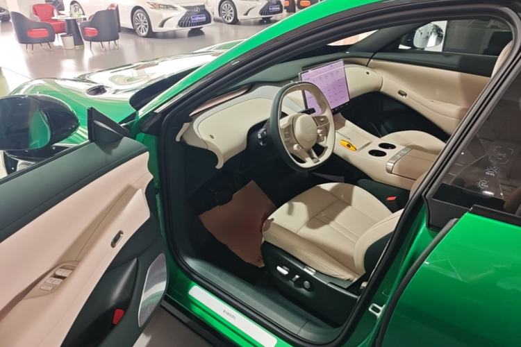 Used Xiaomi Auto YU7 2025 Ultra-Long Range Rear-Wheel Drive Version Driver Seat