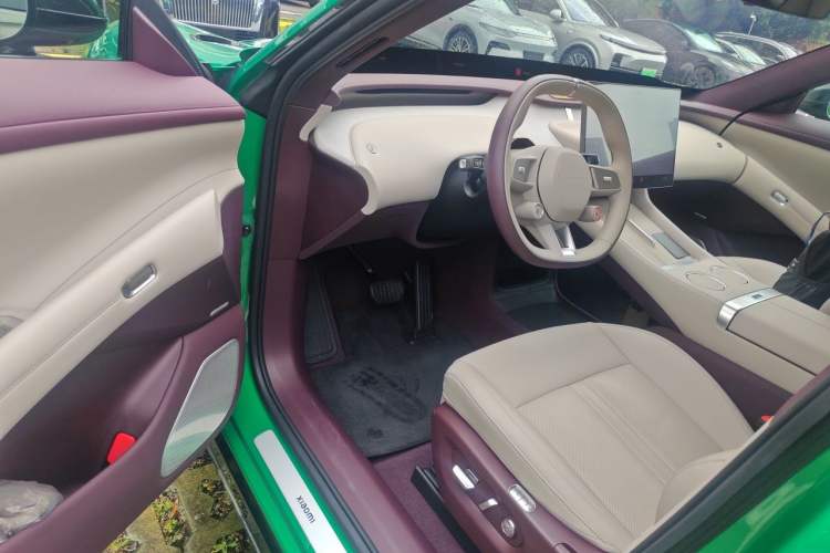 Used Xiaomi Auto YU7 2025 Ultra-Long Range Rear-Wheel Drive Version Driver Seat