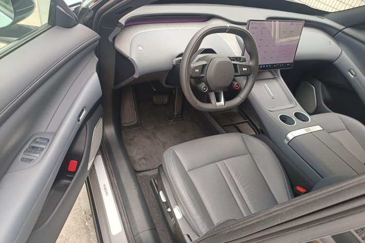 Used Xiaomi Auto YU7 2025 Ultra-Long Range Rear-Wheel Drive Version Driver Seat