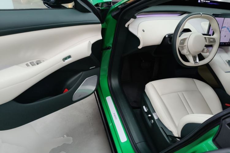 Used Xiaomi Auto YU7 2025 Ultra-Long Range High-Performance All-Wheel-Drive Max Edition Driver Seat